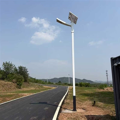 路邊太陽(yáng)能路燈安裝